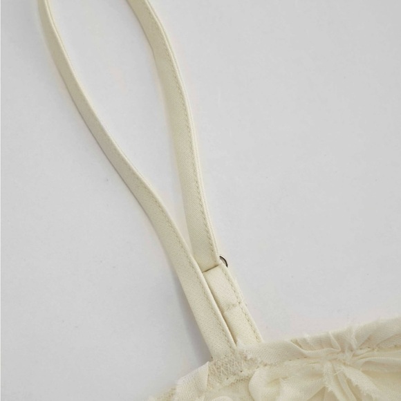 CHIFFON SQUARE NECK TEXTURE FLORAL
CAMI TOP & HIGH RISE MINI SKIRT NEW with tags - Picture 9 of 12